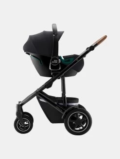 Britax Römer Britax Baby Safe ISense Fossil Grey + Flex Base -Babyprodukte BABY SAFE FossilGrey 05 SMILE III 2021 72dpi 2000x2000